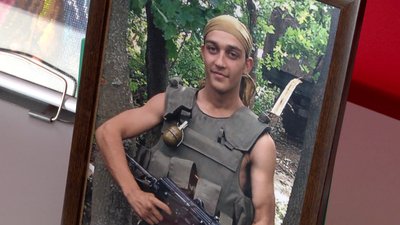 У Херсоні відкрили виставку, присвячену пам'яті загиблого на Сході бійця Дениса Бєгіу У Херсоні відкрили виставку, присвячену пам'яті загиблого на Сході бійця Дениса Бєгіу