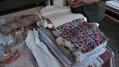 "Це частина нашої культури": колекціонерка з Вінниці зібрала понад 50 подільських рушників "Це частина нашої культури": колекціонерка з Вінниці зібрала понад 50 подільських рушників