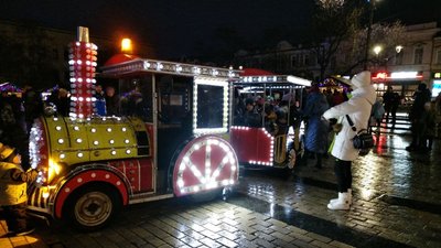 У Кропивницькому засвітили головну ялинку міста У Кропивницькому засвітили головну ялинку міста