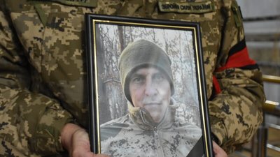 У Луцьку попрощалися з військовослужбовцями Вадимом Глобою та Миколою Язиніним У Луцьку попрощалися з військовослужбовцями Вадимом Глобою та Миколою Язиніним