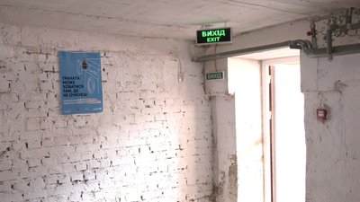 Евакуаційний вихід у школі Евакуаційний вихід у школі