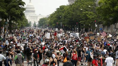 Більше 10 тисяч учасників: у столиці США відбулася найбільш масштабна акція за останні дні