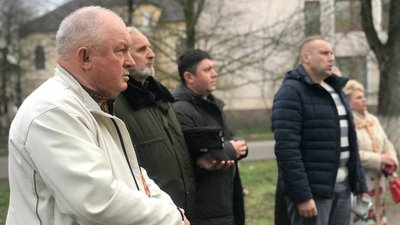 У Більшівцях на Прикарпатті відкрили пам’ятну дошку на будівлі колишньої в'язниці НКВС У Більшівцях на Прикарпатті відкрили пам’ятну дошку на будівлі колишньої в'язниці НКВС