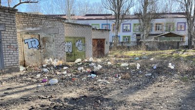 Кіноконцертна зала, залізне полотно, морпорт. Війська РФ продовжують обстрілювати Херсон Кіноконцертна зала, залізне полотно, морпорт. Війська РФ продовжують обстрілювати Херсон