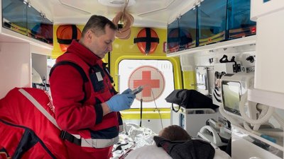 Уламок біля серця. Львівські лікарі врятували пораненого підлітка з Бахмута Уламок біля серця. Львівські лікарі врятували пораненого підлітка з Бахмута