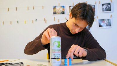 Вінничанин майструє фотоапарати з сірникової та картонної коробок, протигазу та бляшанок Вінничанин майструє фотоапарати з сірникової та картонної коробок, протигазу та бляшанок