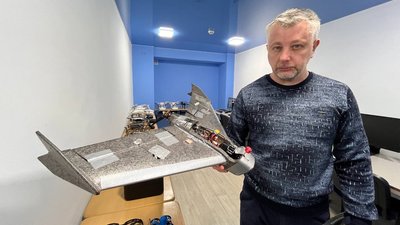 На Тернопільщині відкрили перший в Україні навчальний центр керування дронами На Тернопільщині відкрили перший в Україні навчальний центр керування дронами
