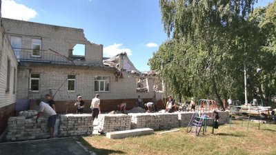 "Наш обов'язок допомогти": як відновлюють обстріляний дитсадок в Елітному на Харківщині "Наш обов'язок допомогти": як відновлюють обстріляний дитсадок в Елітному на Харківщині