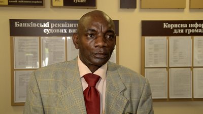 Таксиса, який образив уродженця Конго, визнали винним у хуліганстві Таксиса, який образив уродженця Конго, визнали винним у хуліганстві