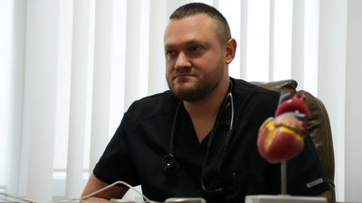 Денис Устименко
