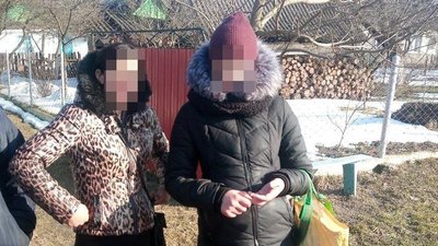 Просила "милостиню": на Рівненщині затримали жінку, яка вкрала 10 тисяч гривень Просила "милостиню": на Рівненщині затримали жінку, яка вкрала 10 тисяч гривень