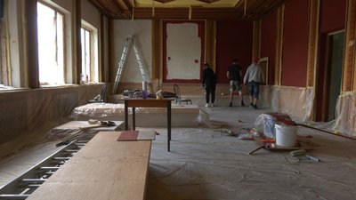 В Івано-Франківську волонтери відновлюють готель для переселенців