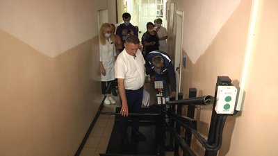 У житомирській поліклініці встановили два підйомники для дітей, які пересуваються на візках