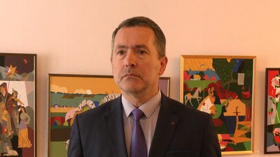 Микола Якимечко розповідає про техніки виконання робіт Микола Якимечко розповідає про техніки виконання робіт