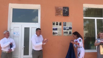 У громаді на Хмельниччині відкрили меморіальну дошку дипломату часів УНР