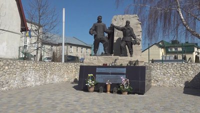 Автомобілі, бронежилети, медикаменти воїнам передає волонтер з Тернопільщини Автомобілі, бронежилети, медикаменти воїнам передає волонтер з Тернопільщини
