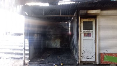 У Тернополі на ринку горів кіоск У Тернополі на ринку горів кіоск