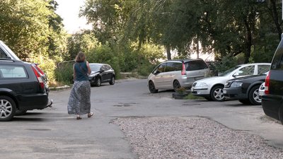 У Рівному мешканці нарікають на те, що щороку їх двір розривають для ремонту мереж