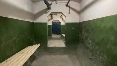 Облаштоване бомбосховище на вулиці Молочній, 20, Харків Облаштоване бомбосховище на вулиці Молочній, 20, Харків