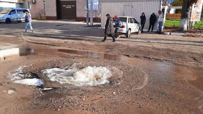 У Кропивницькому на Вокзальній стався порив водопостачання