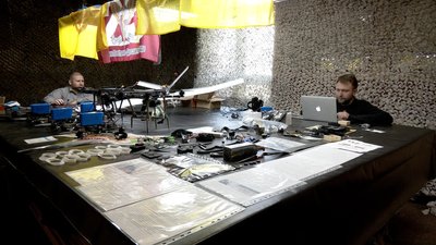 Волонтери з Вінниччини виготовляють дрони для оборонців