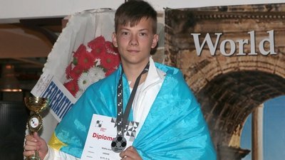 Андрій Блоха з Дніпропетровщини виборов дві срібні медалі Молодіжного чемпіонату світу з шашок-100