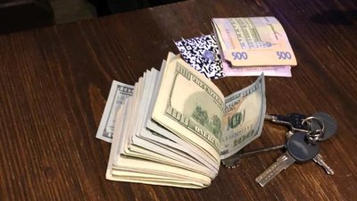 На двох тисячах доларів хабаря затримали волинського фіскала На двох тисячах доларів хабаря затримали волинського фіскала