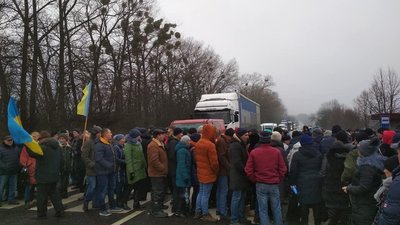 На Волині селяни перекрили дорогу На Волині селяни перекрили дорогу