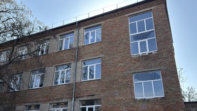 Після атаки "шахедами" у Миколаєві вибиті вікна в школі та будинках: очевидці розповіли про наслідки Після атаки "шахедами" у Миколаєві вибиті вікна в школі та будинках: очевидці розповіли про наслідки