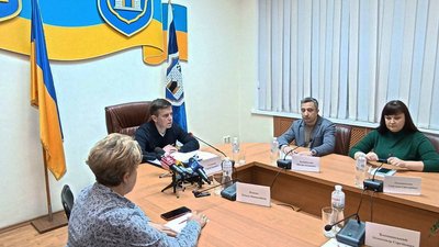 У Житомирі розподілили 60 мільйонів гривень на дизельні генератори для підприємств – перша партія вже на митниці У Житомирі розподілили 60 мільйонів гривень на дизельні генератори для підприємств – перша партія вже на митниці