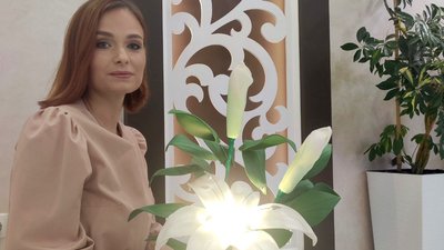 Жителька Тернопільщини виготовляє лапми у вигляді квітів Жителька Тернопільщини виготовляє лапми у вигляді квітів