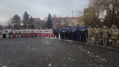 День єднання: в Ужгороді підняли прапор України. ФОТОРЕПОРТАЖ