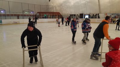У Вінниці перезапустили соціальний проєкт “Сонячні ковзани” для дітей дітей з інвалідністю У Вінниці перезапустили соціальний проєкт “Сонячні ковзани” для дітей дітей з інвалідністю