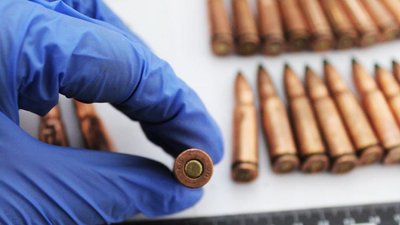 На Житомирщині поліцейські затримали чоловіка, який продавав гранати та набої На Житомирщині поліцейські затримали чоловіка, який продавав гранати та набої