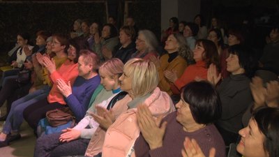 "Все буде Україна". У Вінниці проводять безкоштовні концерти та вистави для переселенців "Все буде Україна". У Вінниці проводять безкоштовні концерти та вистави для переселенців