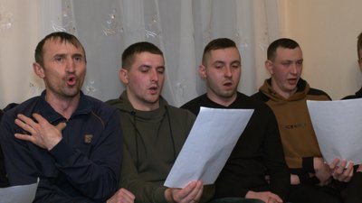 Від слюсарів до музикантів. У селі на Прикарпатті чоловічий хор налічує понад 40 учасників Від слюсарів до музикантів. У селі на Прикарпатті чоловічий хор налічує понад 40 учасників