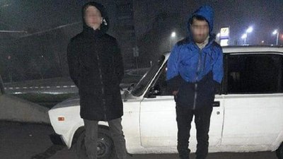 Черкаські поліцейські затримали крадіїв, що цупили автомобільні акумулятори Черкаські поліцейські затримали крадіїв, що цупили автомобільні акумулятори