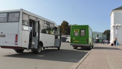 Запрацювали школи і громадський транспорт: у Ніжині, попри «червону» зону, послабили обмеження Запрацювали школи і громадський транспорт: у Ніжині, попри «червону» зону, послабили обмеження