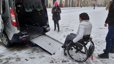 Уляна Пчолкіна й інклюзивний автомобіль, 23 січня 2024. Уляна Пчолкіна й інклюзивний автомобіль, 23 січня 2024.