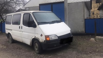 У Чернівецькій області родичі загиблого військового передали авто для ЗСУ У Чернівецькій області родичі загиблого військового передали авто для ЗСУ