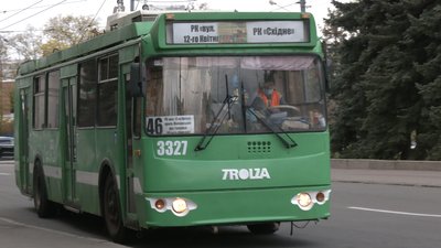 У Харкові роздають маски у громадському транспорті — міськрада У Харкові роздають маски у громадському транспорті — міськрада
