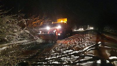 37 вантажівок та дві "швидкі" дістали рятувальники з снігових заметів на Миколаївщині