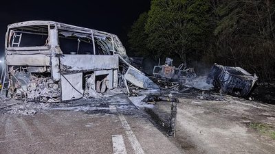 На Рівненщині зіткнулись автобус і бензовоз, загинули 17 людей На Рівненщині зіткнулись автобус і бензовоз, загинули 17 людей