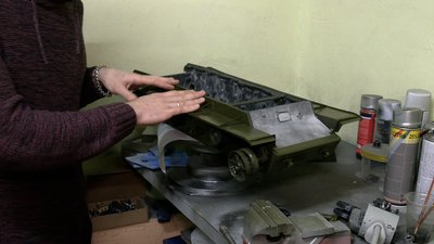 Ювелір з Рівного робить мініавто на радіокеруванні Ювелір з Рівного робить мініавто на радіокеруванні