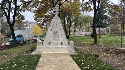 Пам'ятник на могилі стрільців Української Галицької Армії
