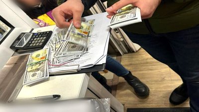 Депутатів затримали на хабарі Депутатів затримали на хабарі