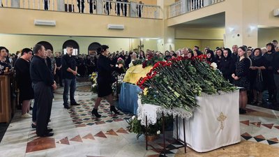 У Мукачеві попрощалися із полеглим воїном Олександром Услебером У Мукачеві попрощалися із полеглим воїном Олександром Услебером