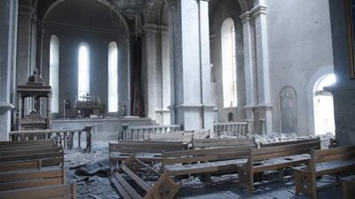Через артилерійський удар постраждав вірменський собор XIX сторіччя Через артилерійський удар постраждав вірменський собор XIX сторіччя