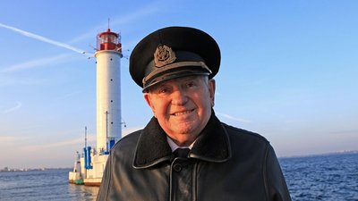 Після 65 років служби. В Одесі змінили доглядача Воронцовського маяка