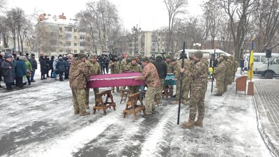 У Полтаві прощаються із п'ятьма захисниками України У Полтаві прощаються із п'ятьма захисниками України